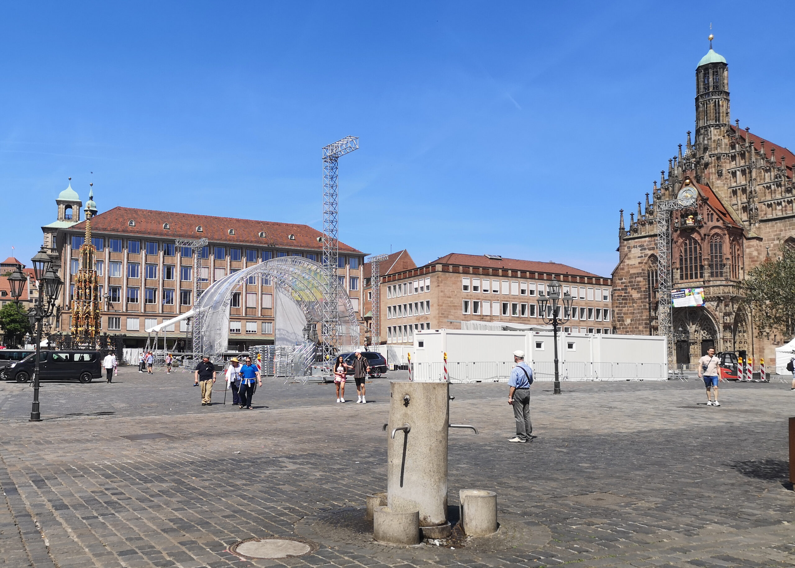 Am seidenen Schnürchen